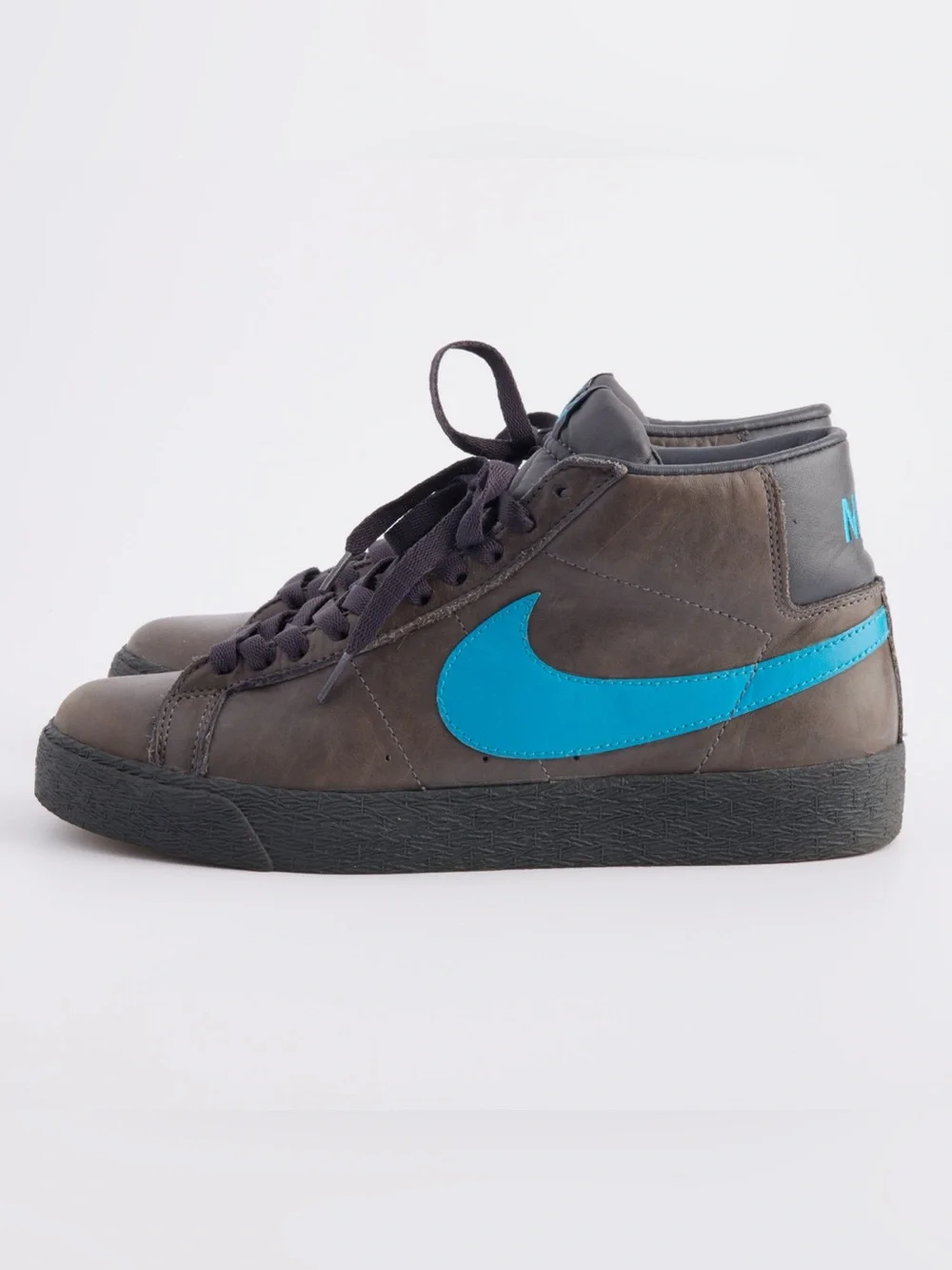 NIKE SB BLAZER MID
